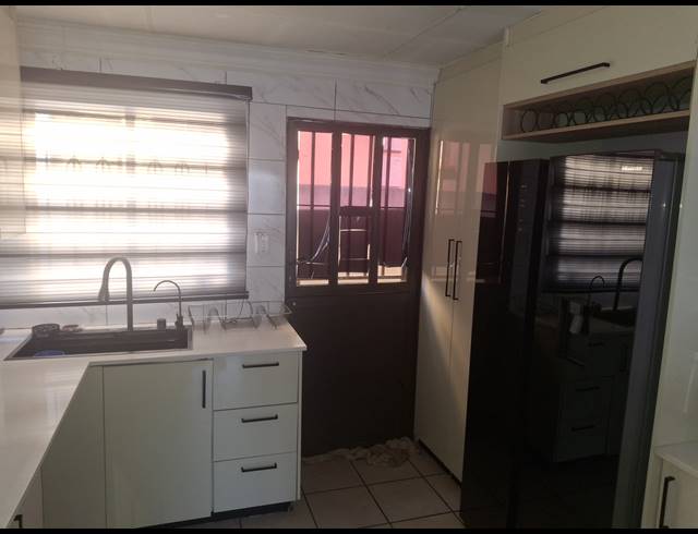 3 BEDROOM FREEHOLD FOR SALE IN CLAYVILLE